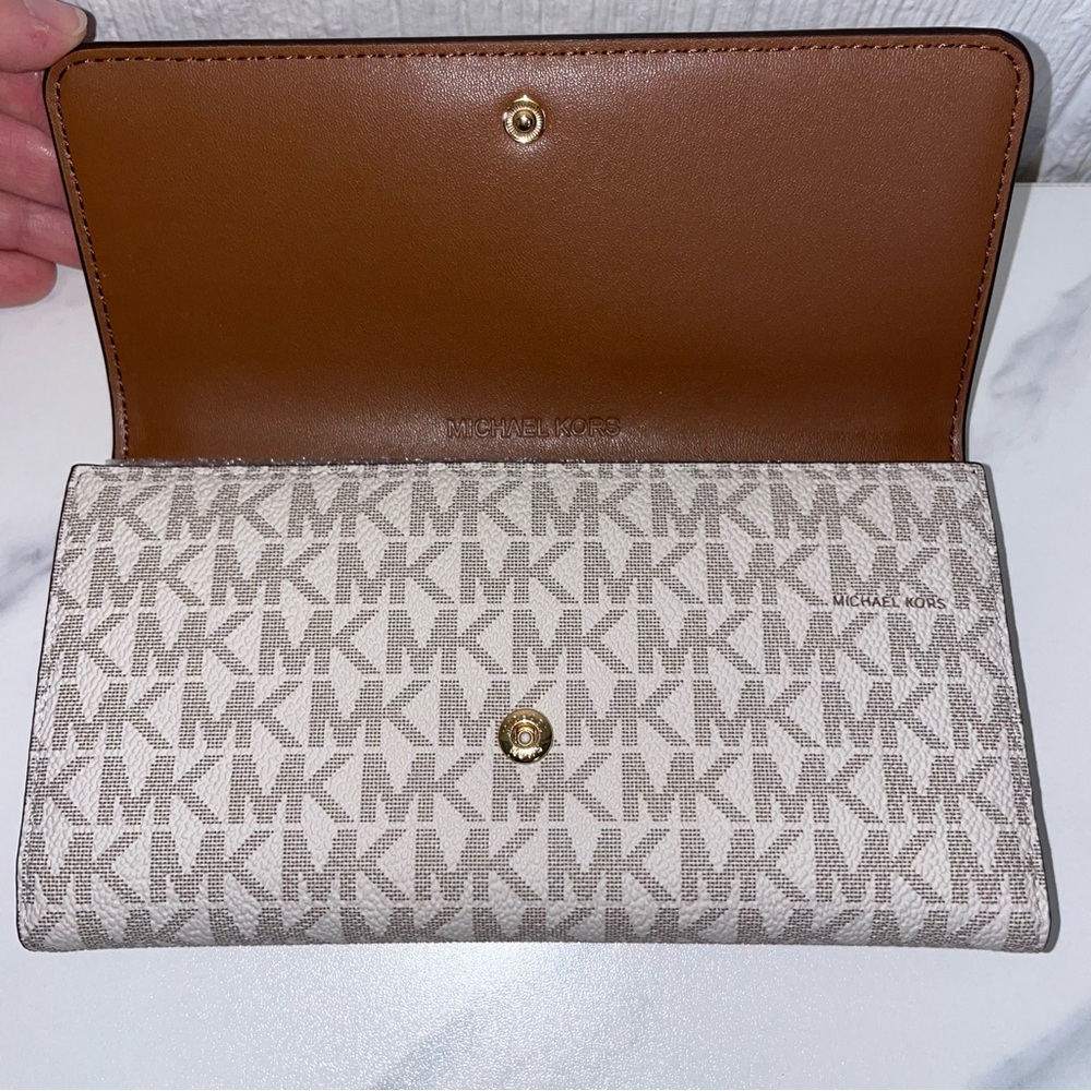 Michael Kors Gray Wallet Sleek Design Compact Size - Picture 5 of 8